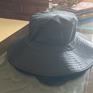 Coolibar black bucket hat